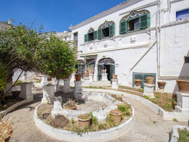 Spectacular property with garden in the centre of Mahon, Menorca