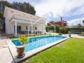 Invierte en Calidad de Vida y Rentabilidad: Villa con Licencia Turística en Son Parc, Menorca