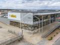 Multiservice-Vorzeigegebäude im Industriegebiet von Mahón, Menorca.