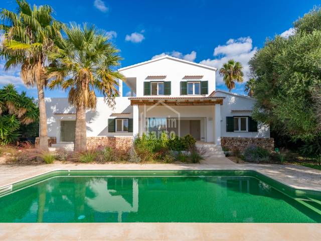 Zeitlos schick &amp; absolute Privatsphäre – komplett modernisierte Villa. Menorca