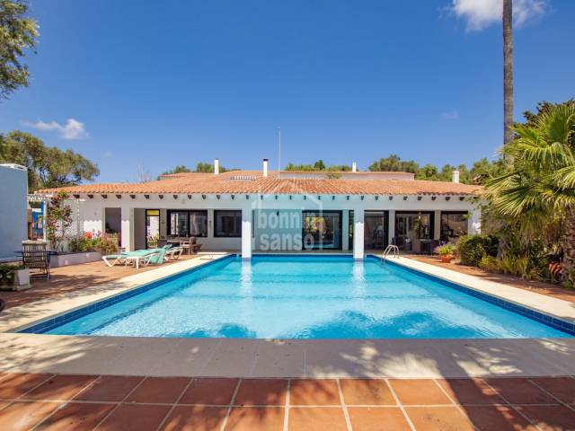 Excepcional chalet de lujo, con gran piscina en Binixica, Menorca.