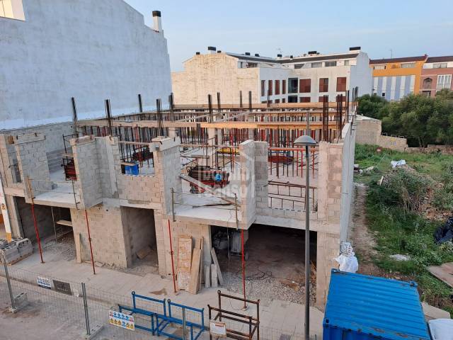 Neubau Wohnung in zweiter Etage, in Ciutadella, Menorca, Balearen