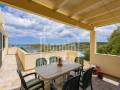 Chalet con impresionantes vistas sobre el puerto de Addaia y la espectacular costa escarpada que se extiende hasta el horizonte, Menorca
