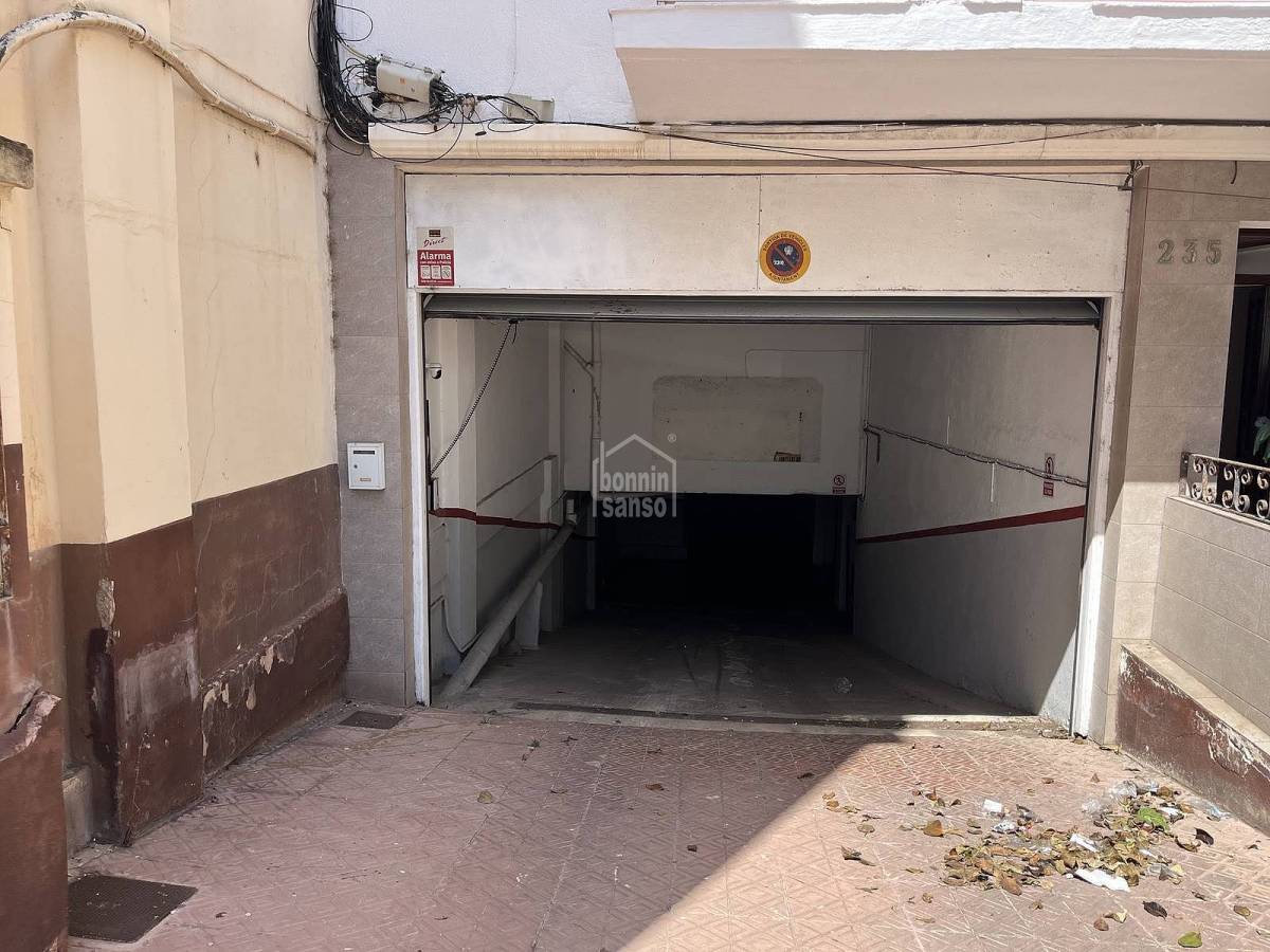 Amplio Garaje en una Ubicación Privilegiada en Mahón Menorca
