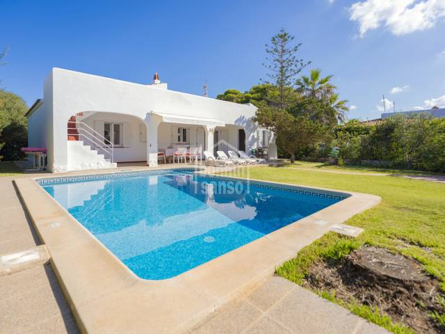 Xalet amb piscina i llicència turística a Calan Bosch, Ciutadella, Menorca