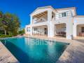 Elegante, nach Süden ausgerichtete Villa mit Meerblick in Binibèca, Menorca