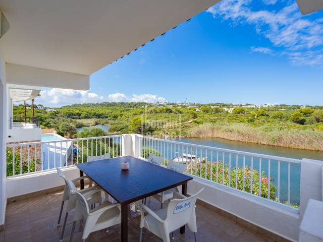 Acceso directo al mar, chalet con piscina y licencia turística en Addaya, Menorca