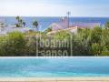 Minimalistisches Designerhaus in Menorca's beliebtem Süden mit fantastischem Meerblick und fussläufiger Entfernung zur Küste