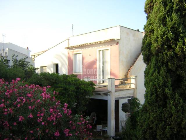 Casa con gran jardín para reformar. Es Castell. Menorca