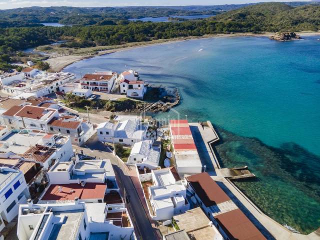 Charme und Komfort nur wenige Schritte vom Meer entfernt in Es Grau. Menorca