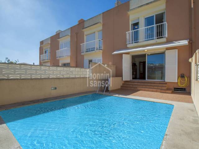 Großes Reihenhaus mit Swimmingpool in  Mahon, Menorca.