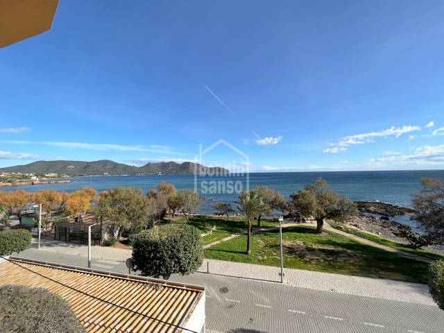 Apartamento en primera línea del mar con piscina, Cala Bona, Mallorca