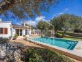 Elegant chalet amb jardí mediterrani i entorn tranquil a Binixica, Menorca