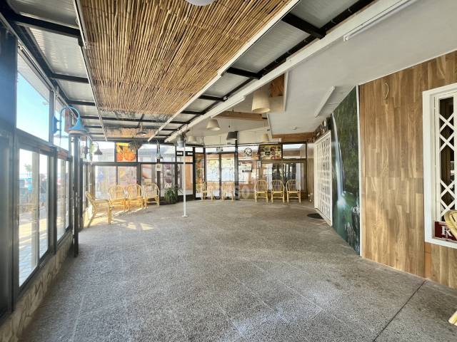Ampli Local Comercial Prop de la Platja de Cala Millor amb Múltiples Possibilitats d’Ús