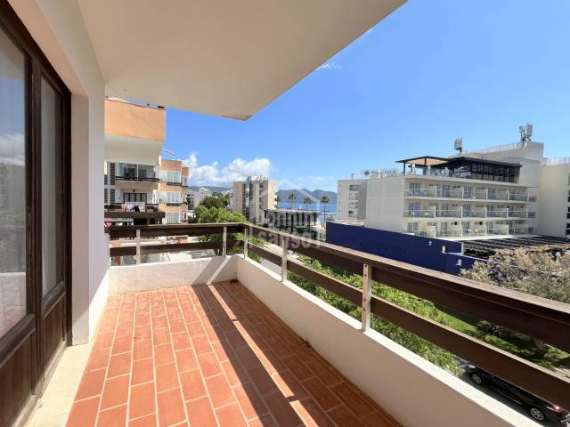 Apartamento en tercera planta con vistas mar, Cala Bona, Mallorca