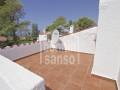Charmante villa rénovée avec de grandes terrasses autour de la piscine, Torre Soli Nou, Menorca