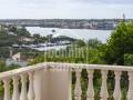 Chalet con piscina y vistas al mar en Cala Llonga, Menorca