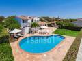 Estupenda propiedad en primera linea con vistas espectaculares en Cala Blanca, Ciutadella, Menorca