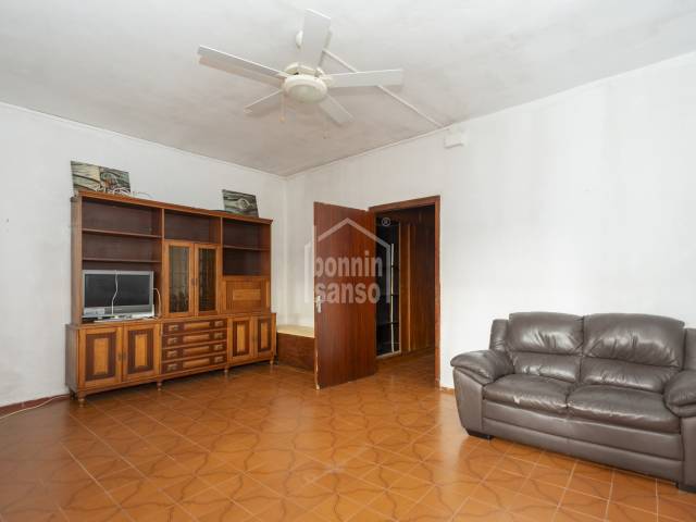 First floor flat to renovate in Mahón, Menorca