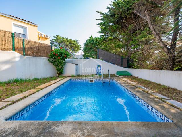 Reihenhaus mit privatem Pool in Cala'n Bosch, Ciutadella, Menorca