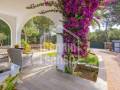 Chalet con amplio jardín y piscina privada de agua salada en Son Vitamina menorca