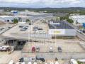 Multiservice-Vorzeigegebäude im Industriegebiet von Mahón, Menorca.