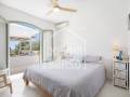 Villa excepcional orientada al sur con vistas al mar en Punta Prima, Menorca