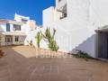 Auténtica casa menorquina con patio, terraza y garaje en Mahón, Menorca
