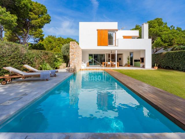 Exclusive villa with tourist license located in Cala Morell, Ciutadella de Menorca