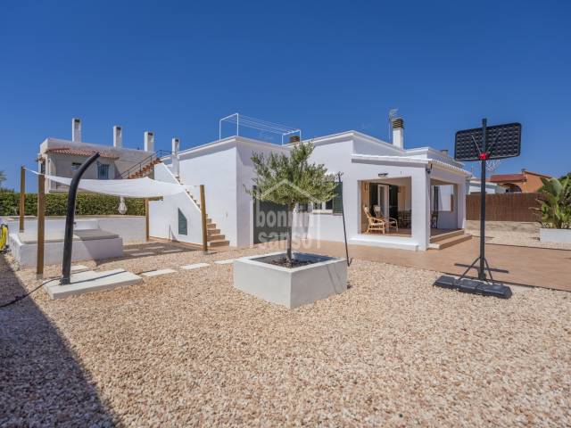 Joli chalet impeccable à Cala Blanca, Ciutadella, Menorca