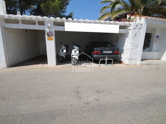 Plaza de parking en Binibeca Vell, San Luis, Menorca