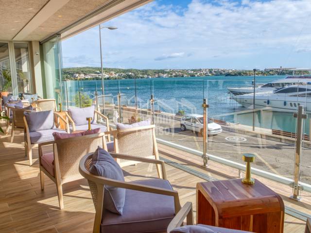 Spectacular front line catering establishment in Mahón Harbour, Menorca