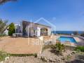 Mediterrane Villa in erster Meereslinie mit Panoramablick in Salgar, Menorca