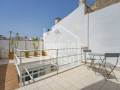 Casa en venta con patio, terraza y múltiples posibilidades, Mahón, Menorca