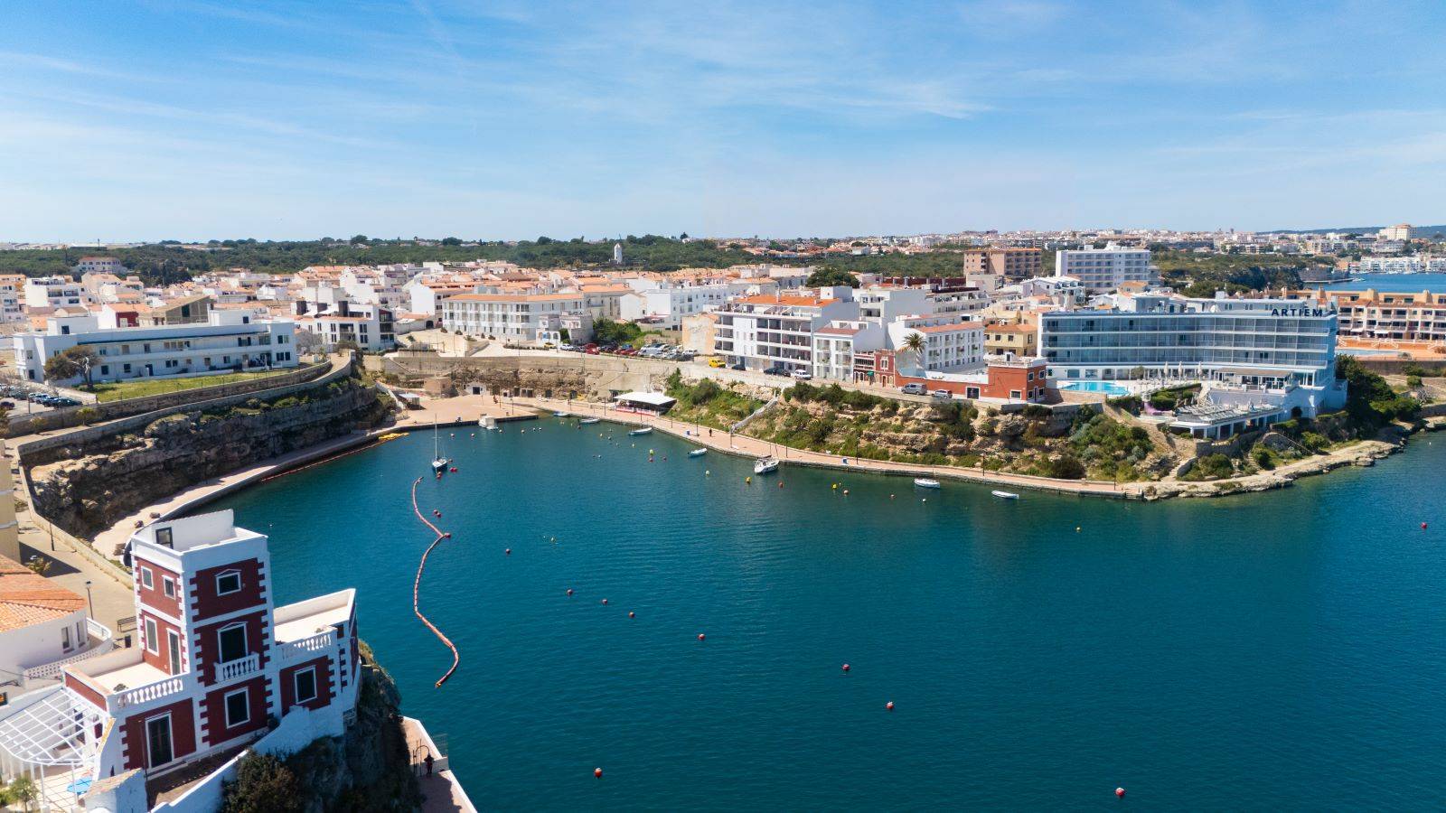 Promotion - Neu gebaute Apartments in Es Castell mit Meerblick. Menorca