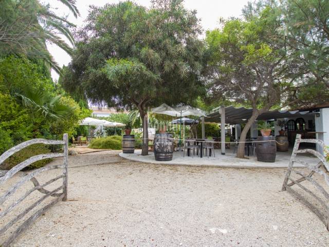 Local commercial avec piscine actuellement restaurant-bar, Binisafua Playa, Sant Lluís, Minorque