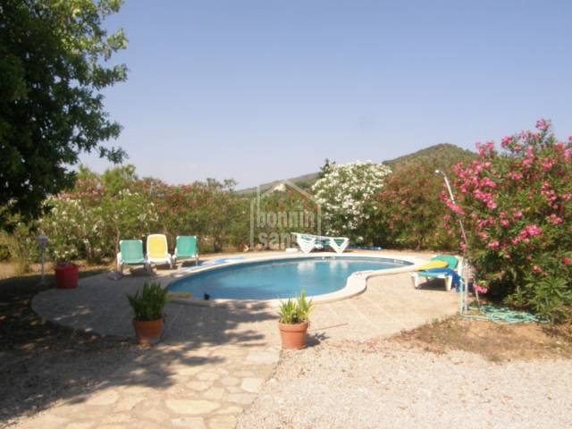 Country house of approx. 270m² with panoramic views of the golf course and countryside