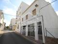 Edificio compuesto por vivienda, garaje, local comercial y sótano en Mahón, Menorca