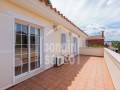 Invierte en Calidad de Vida y Rentabilidad: Villa con Licencia Turística en Son Parc, Menorca