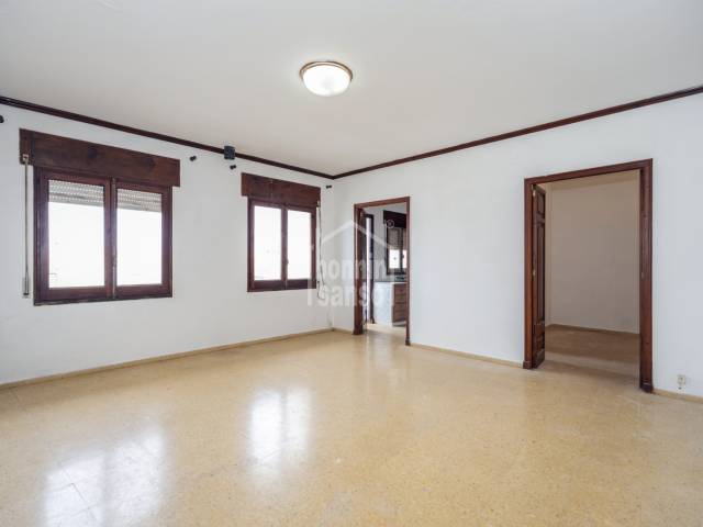 Spacious second-floor apartment in the centre of Mahón, Menorca.