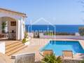 Mediterrane Villa in erster Meereslinie mit Panoramablick in Salgar, Menorca