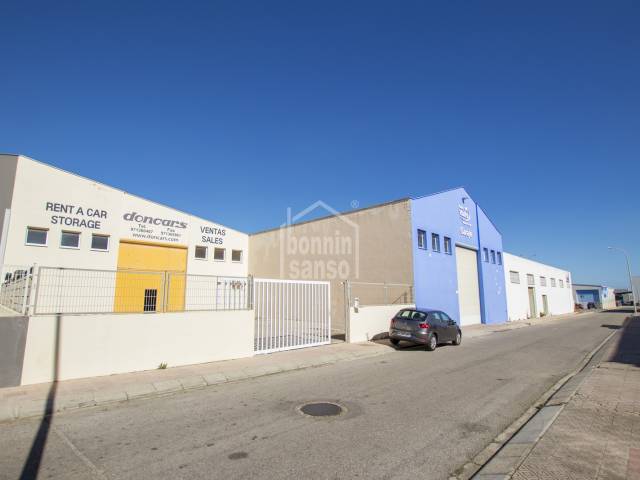 Hangars industriel dans le polygone industriel de Mahon, Menorca