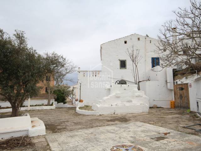 Property compounding of a Menorquin house and various commercial premises in Es Castell, Menorca