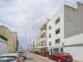 Edificio residencial con varios apartamentos, garaje y vistas al puerto en Es Castell, Menorca.