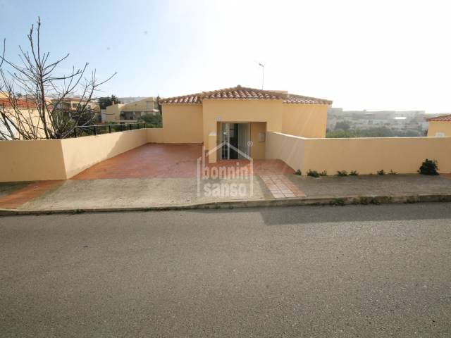 Bellissima villa a Cala Llonga, Minorca.