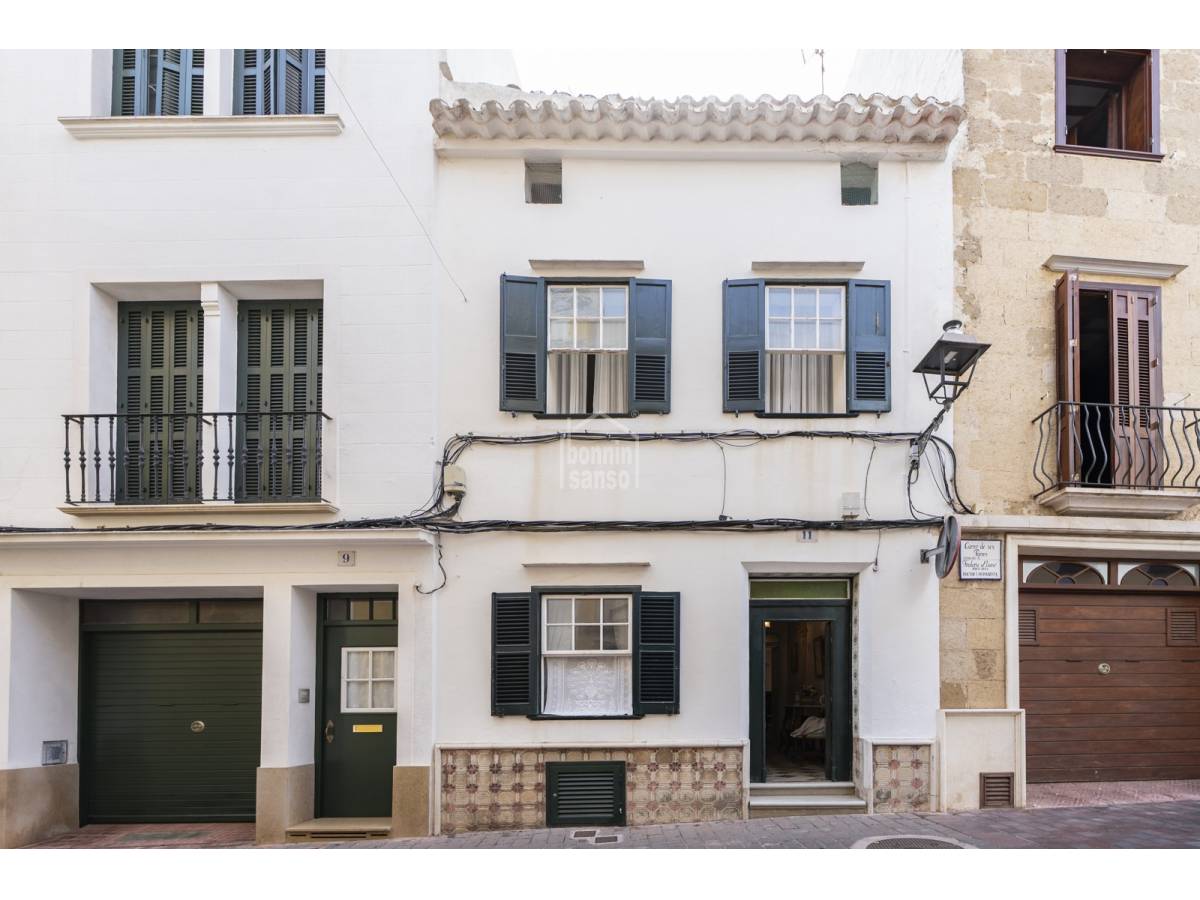 Interesante casa de pueblo con jardin en Alayor, Menorca.