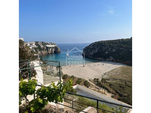 Vistas panoramicas a la playa de Calan Porter Menorca