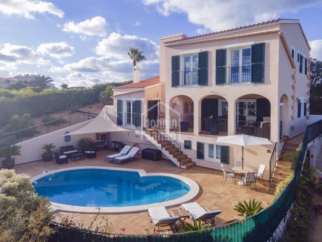 Jolie villa avec de magnifiques vues sur le Port de Mahon, Menorca