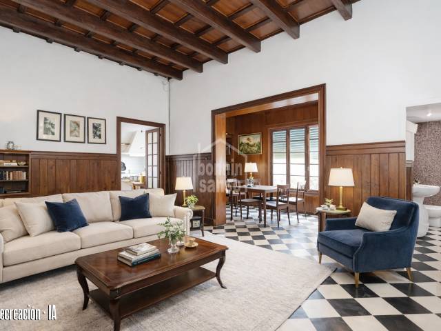 Casa di paese intera da ristrutturare completamente, situata a Mahon, Minorca