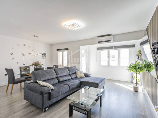 Newly renovated apartment in Mahón with lift and balcony, Menorca